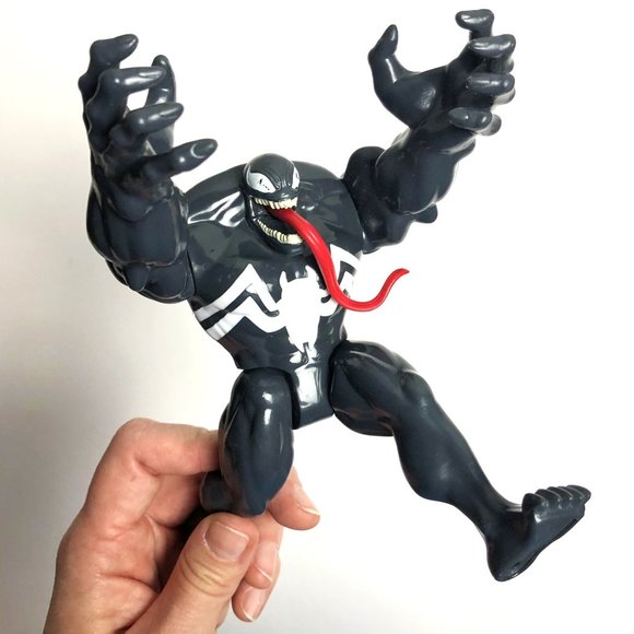 5/30$ - Marvel Venom 6" Action Figure (with Spinning Tongue) Hasbro - Picture 1 of 6